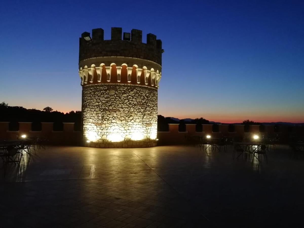 Hotel Castello Torre In Pietra Montefusco 外观 照片