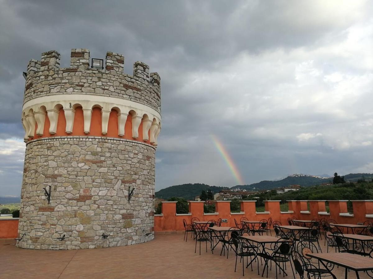 Hotel Castello Torre In Pietra Montefusco 外观 照片